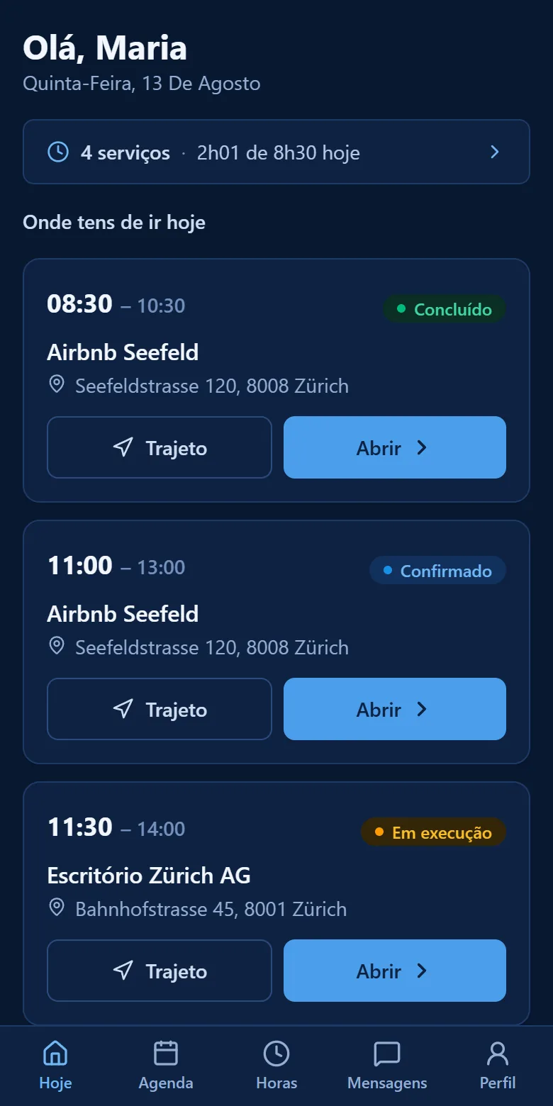 O dia de uma funcionária no telemóvel, com o serviço em execução